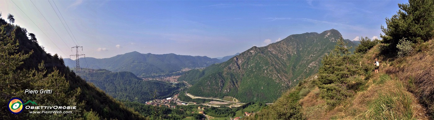22 Conca di Zogno con Canto Alto e Monte Zucco, ben visibile la strada variante.jpg